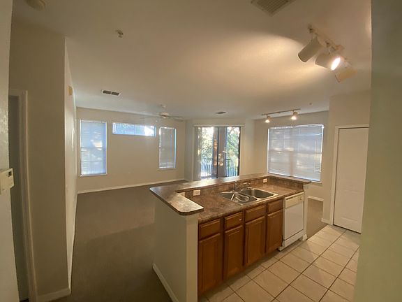 4th image of 6151 Metrowest Blvd Unit 202