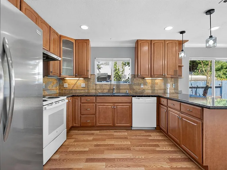 533 Don Carlos Ct — Photo 9