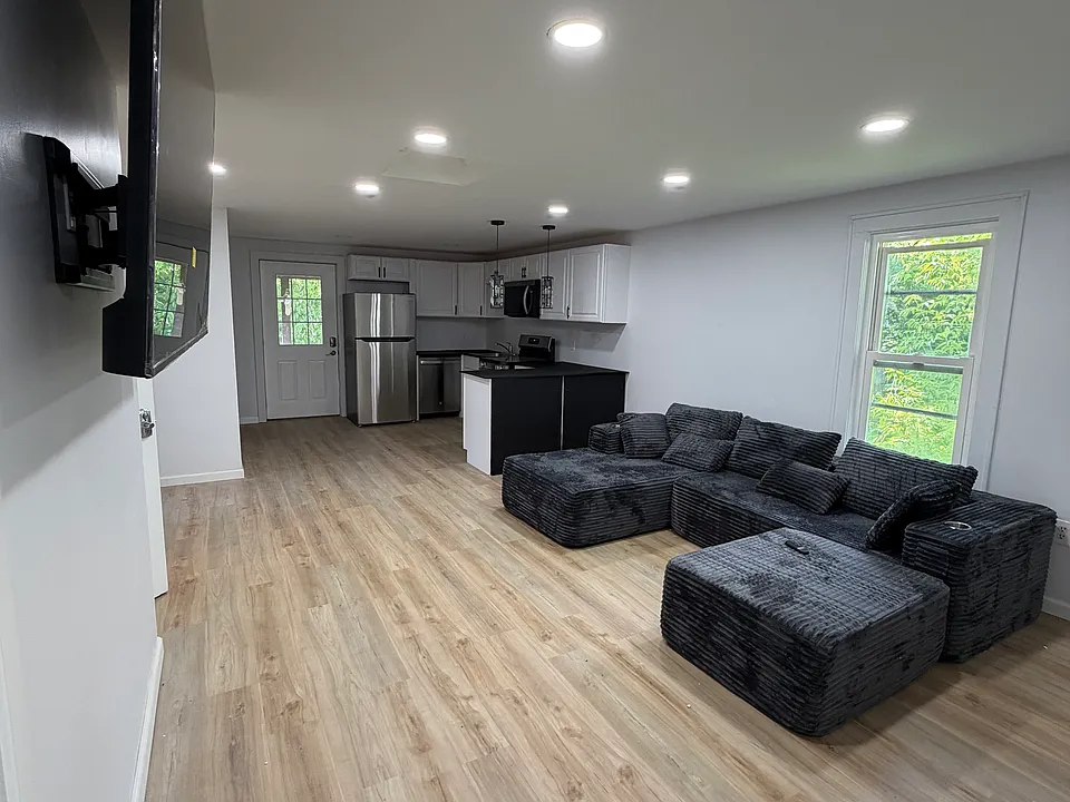 107 Walnut St #2