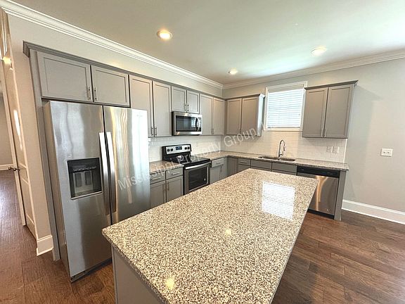 5th image of 102 Farm View Dr #501