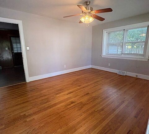 5th image of 301 Laurel St #C