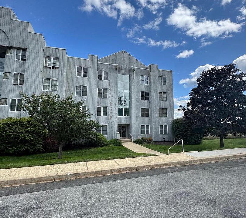 1st image of 5207 Le Parc Dr APT 8