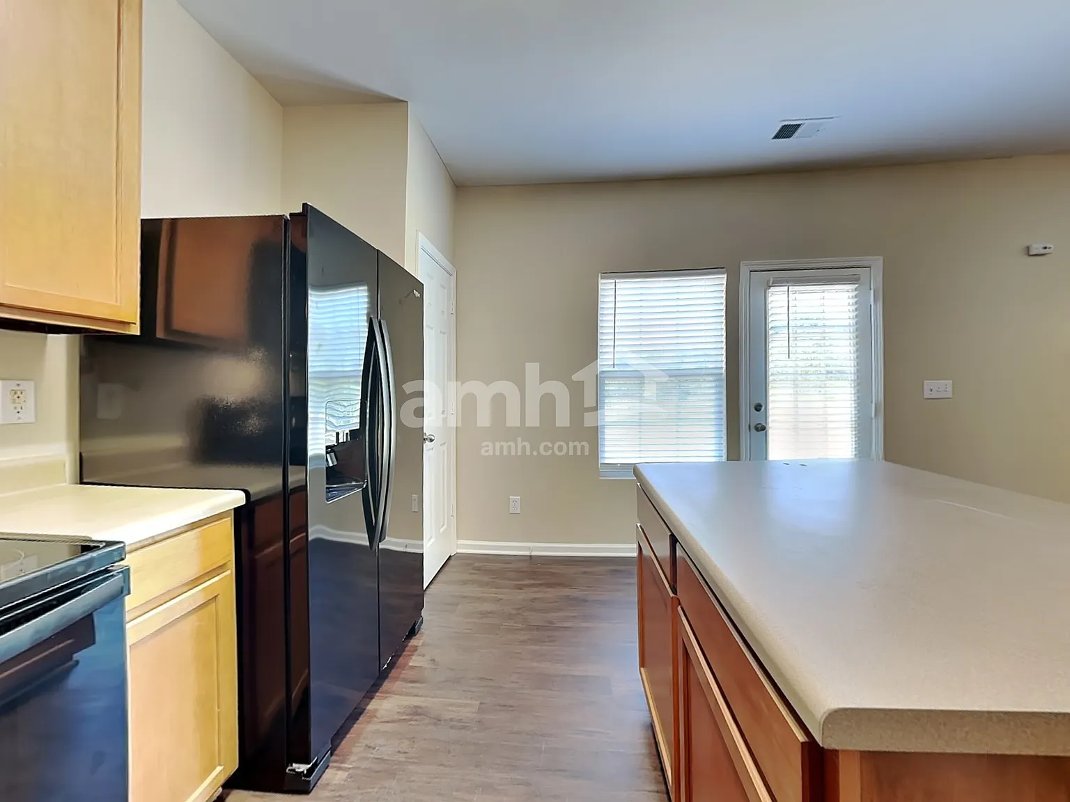 3 bed, 2.5 bath, 1866 sqft, $2,055 — Photo 4