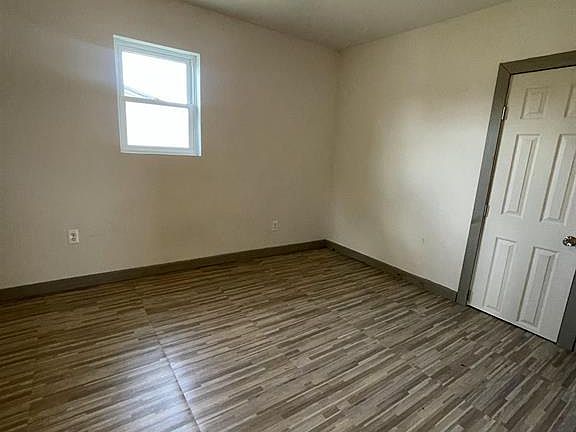 4th image of 906 9th St