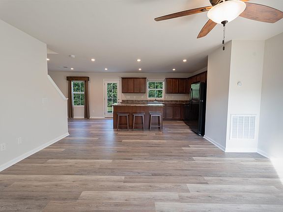 5th image of 156 Queens Mill Ct