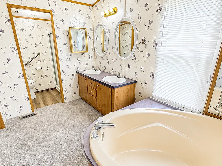 20766 Hamlet Dr — Photo 16