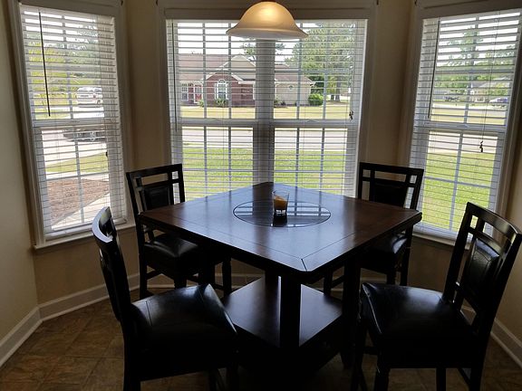 Dinette conveys, table w/ 6 chairs, lazy susan, table expand