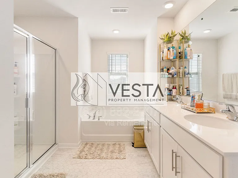 240 Ridgeview Ln — Photo 3