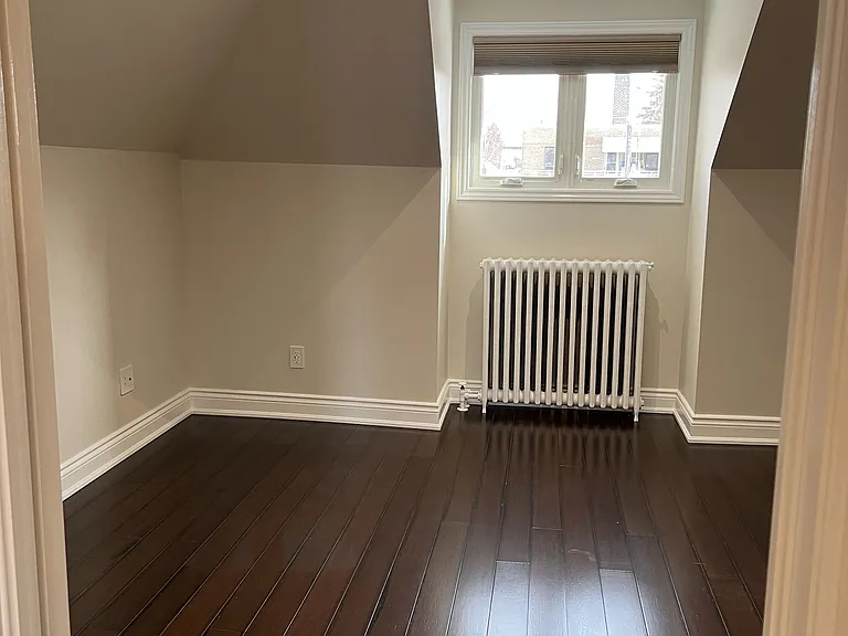 900 Avenue Rd #3 — Photo 26