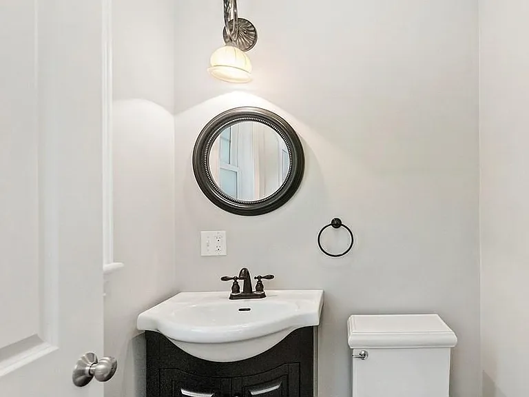 68 Waverley Ave #2 — Photo 16
