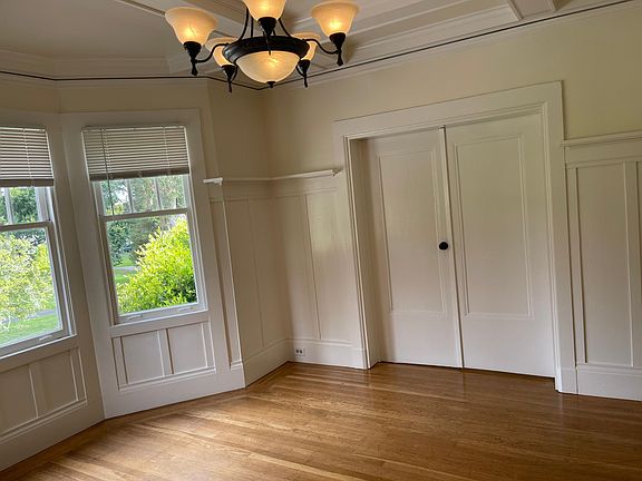 5th image of 1931 Oak St APT 3