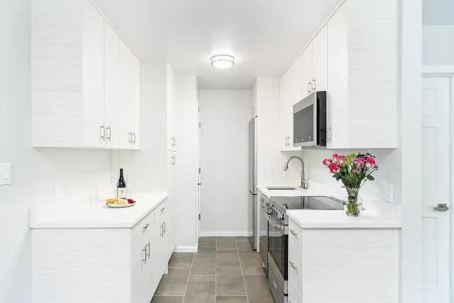 900 E Hopkins Ave — Photo 1