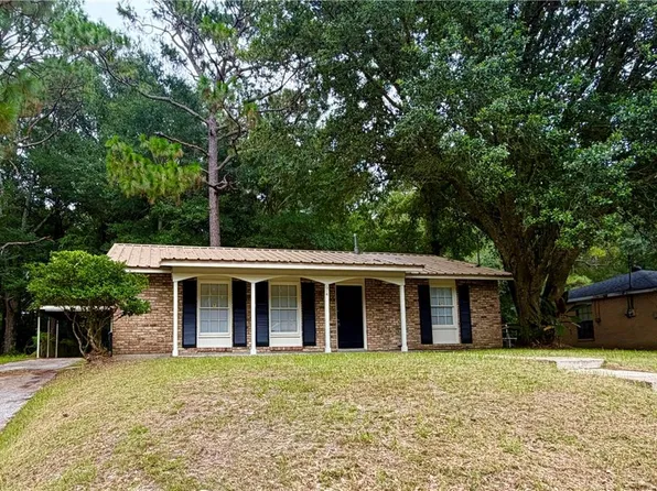 614 Masterson Ave, Chickasaw, AL 36611