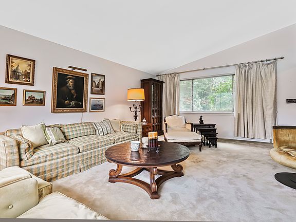 3rd image of 52 Spencer Ct