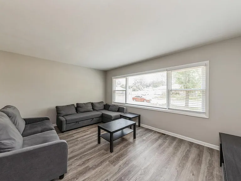 856 E Capri Dr #1 — Photo 2
