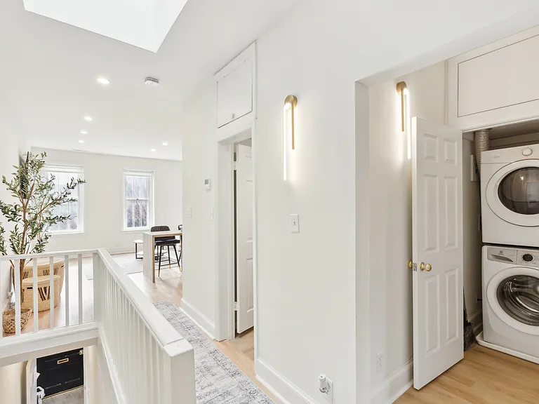 134 F St SE #3 — Photo 14