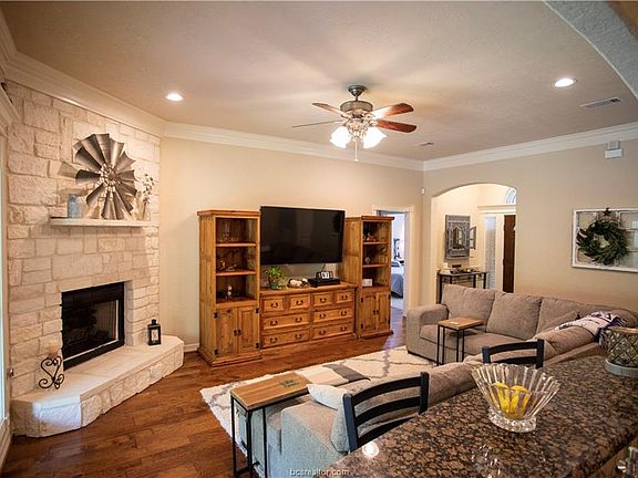 3rd image of 2708 Colony Glen Dr