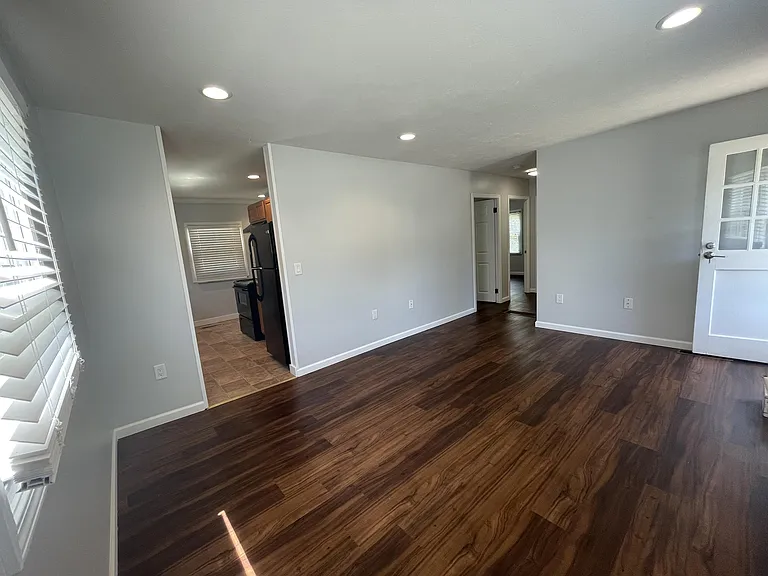 420 S Mitchell St — Photo 22
