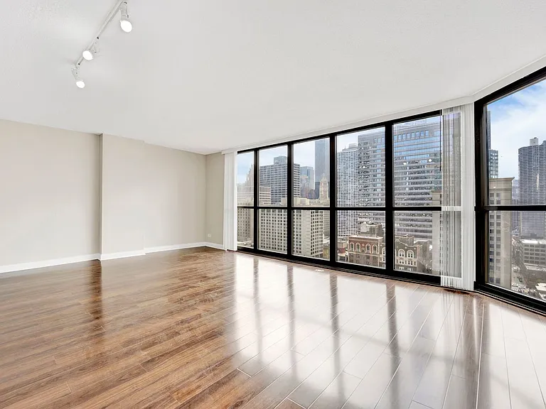 10 E Ontario St #2820 — Photo 4