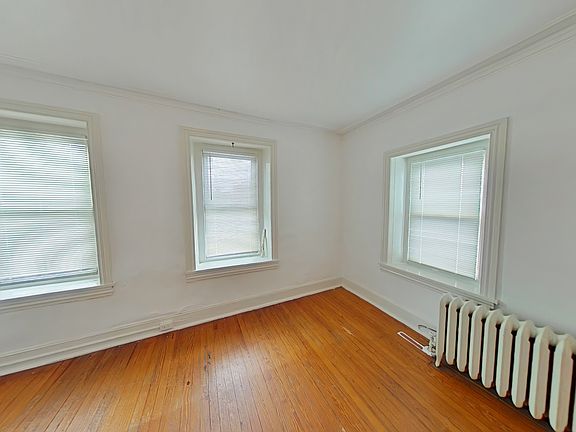 2nd image of 440 Leverington Ave APT 2