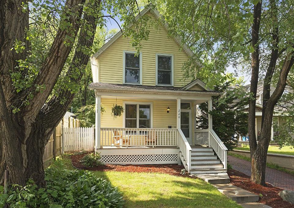 1st image of 226 Belvidere St E