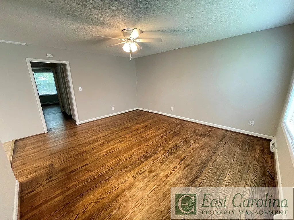 4148 Lee St — Photo 2