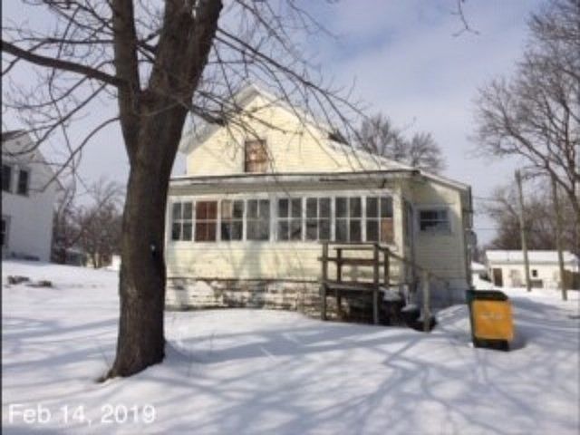 2nd image of 707 2nd St SE