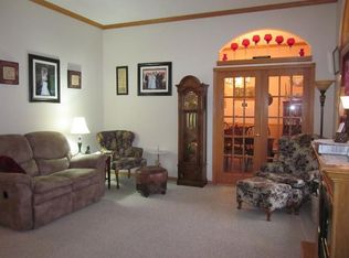 463 4th St SW, Blooming Prairie, MN 55917