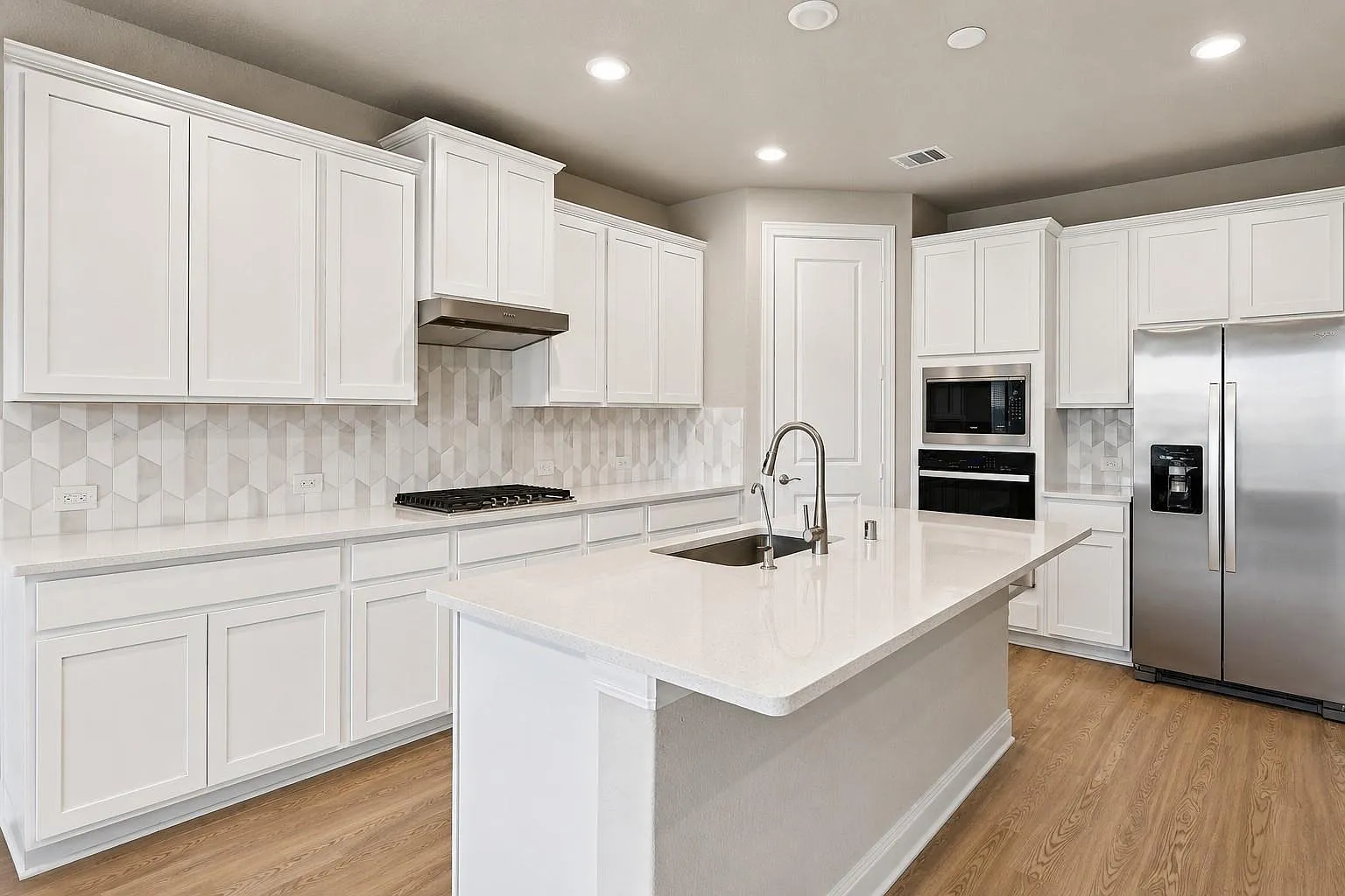 5 bed, 4.0 bath, 2958 sqft, $2,795 — Photo 3