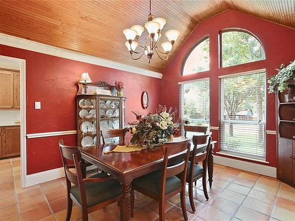 4th image of 1637 Treehouse Ln N