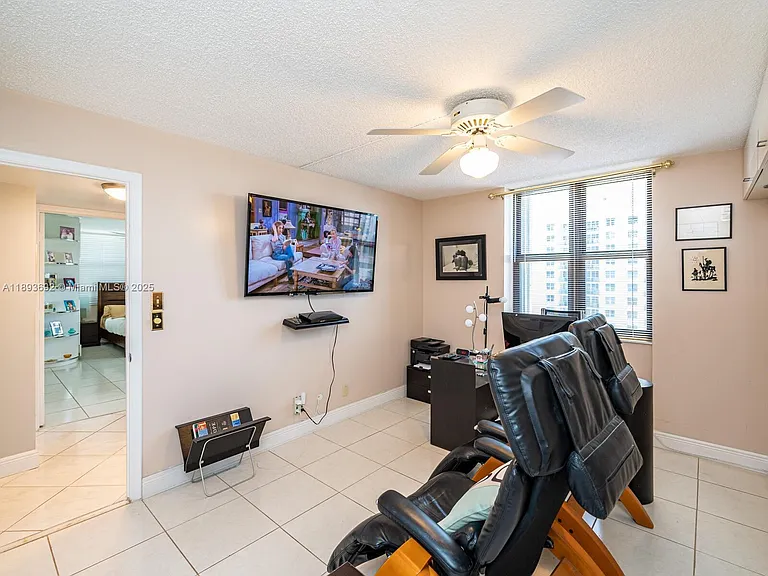 2401 S Ocean Dr — Photo 18