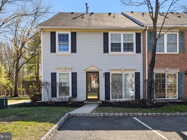 1 Chambord Ct, Hamilton, NJ 08619