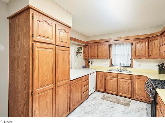 5th image of 46 Columbine Ave