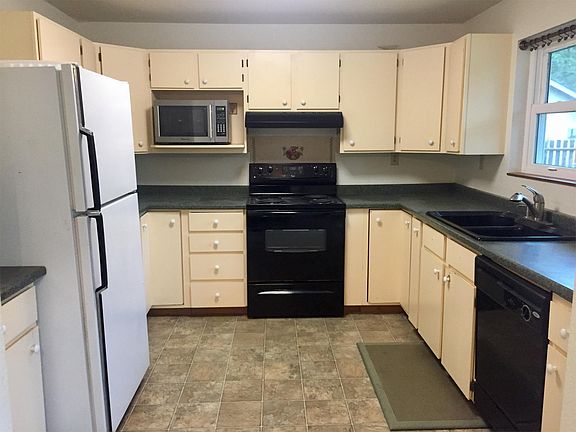 2nd image of 1511 E Saint Andrews Dr N