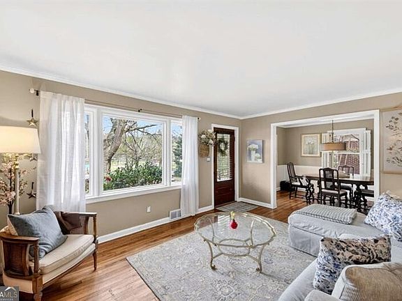 4th image of 908 Scott Cir