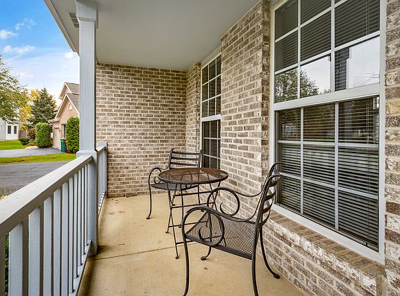3rd image of 380 Southwind Ct
