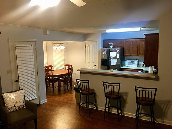 5th image of 4230 Ravenwood Dr