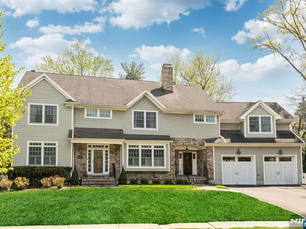 42 Lakewood Ave, Ho Ho Kus, NJ 07423