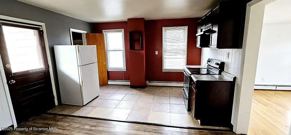 Building Photo - 942 E Elm St #2