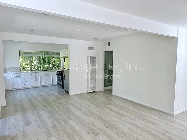 358 N San Vicente Blvd — Photo 6