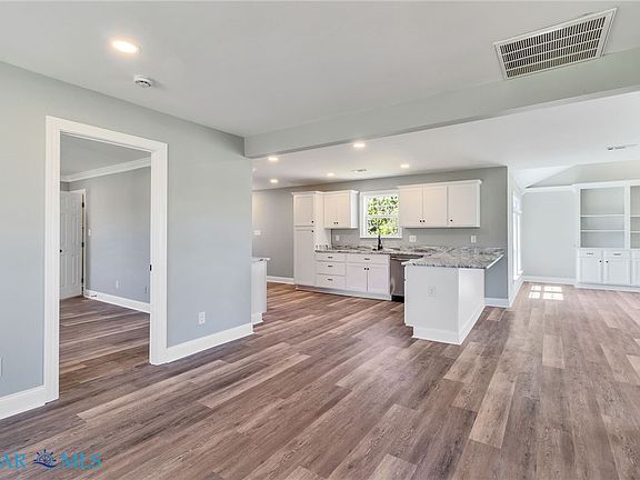 5th image of 2755 Sunnybank Rd