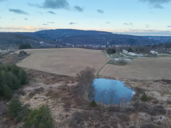 504 Airport Rd, Clifford Township, PA 18421