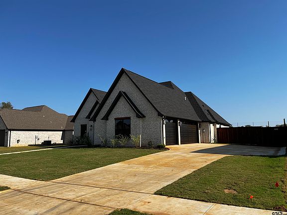 2nd image of 308 Heritage Way