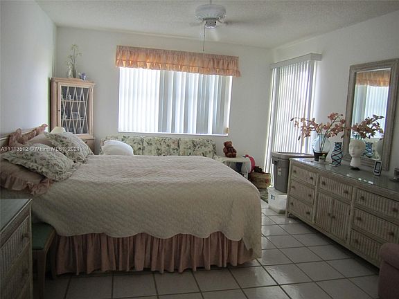 4th image of 2520 SE 19th Pl #202-B