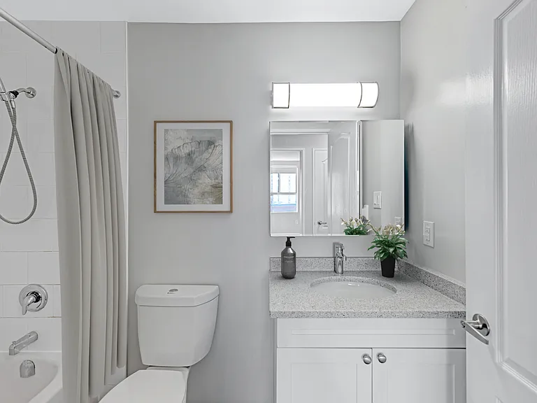 433 King St — Photo 17