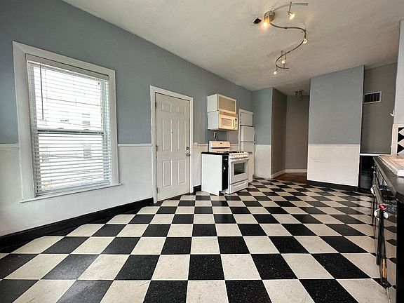 5th image of 124 Almy St APT 2D