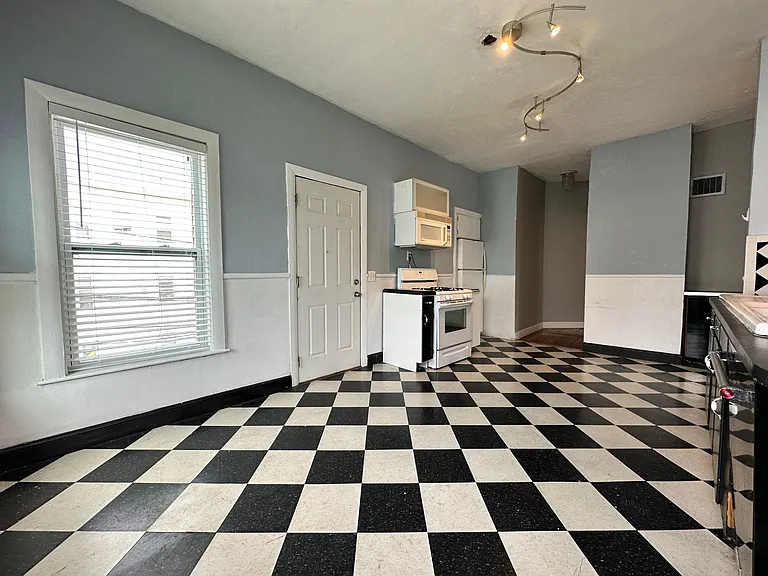 124 Almy St #2D — Photo 5