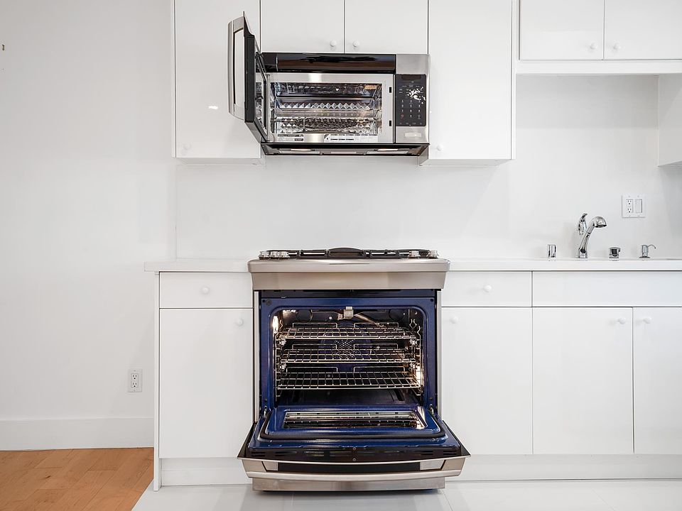 Beautiful ELECTROLUX appliances with Bosche dishwasher