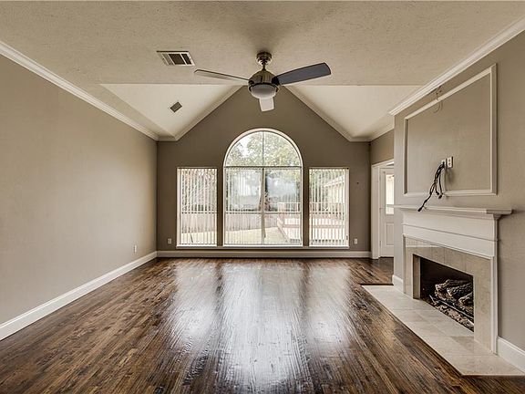 3rd image of 740 Silverthorne Trl