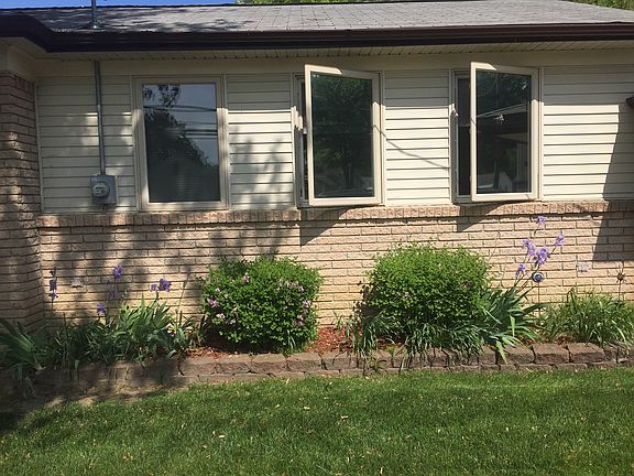 4th image of 28885 Balmoral St